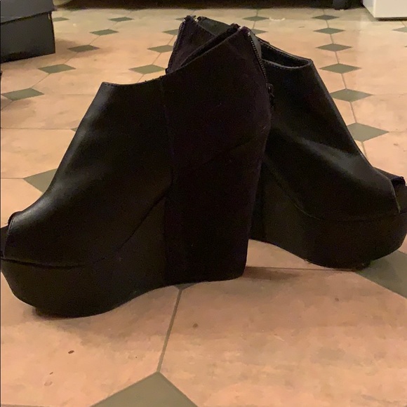 Party Wedge - Picture 2 of 4